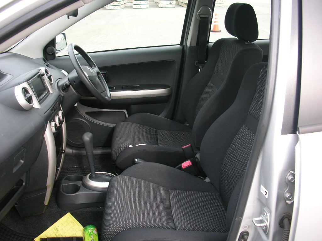 2004 Toyota ist