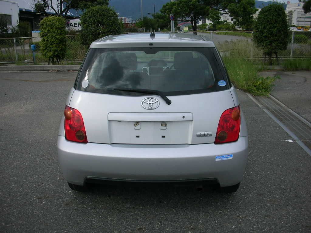 2004 Toyota ist