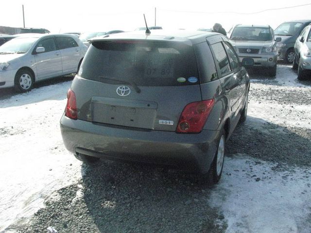 2004 Toyota ist