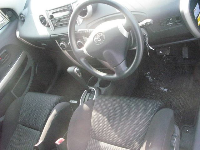 2004 Toyota ist