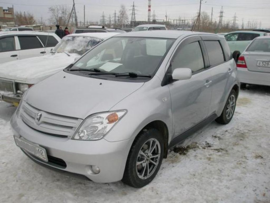 2004 Toyota ist