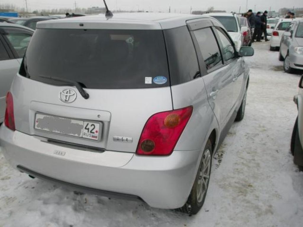 2004 Toyota ist