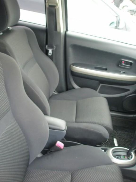 2004 Toyota ist