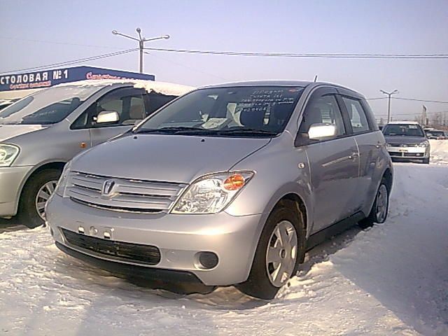 2004 Toyota ist