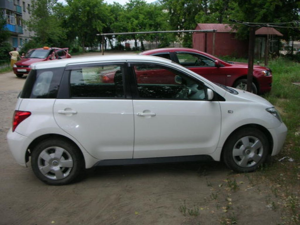 2004 Toyota ist