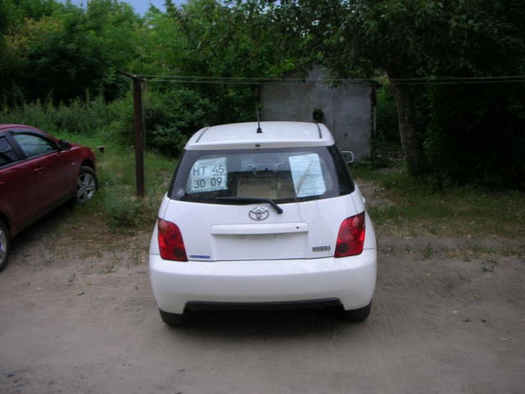 2004 Toyota ist
