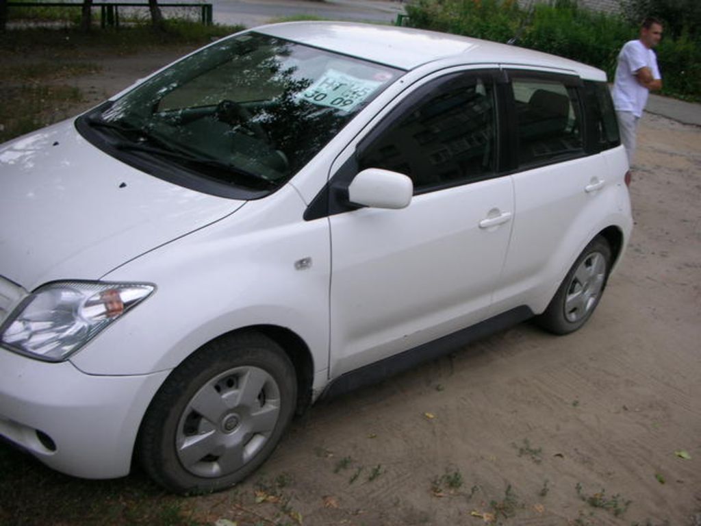 2004 Toyota ist