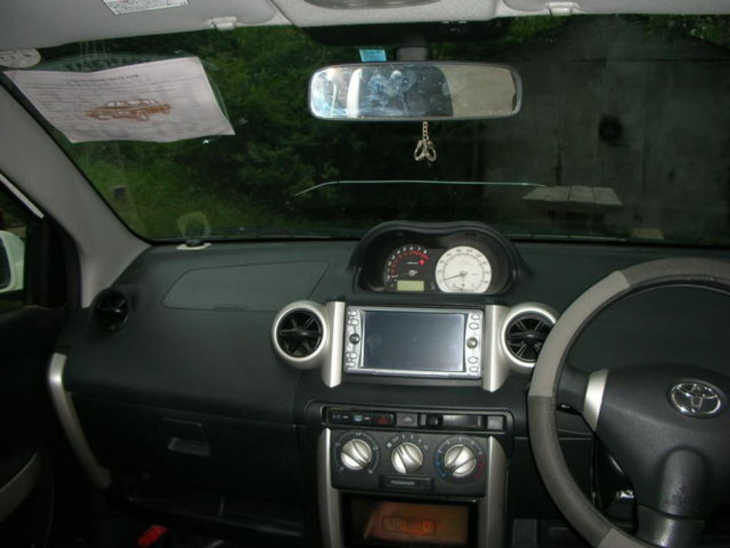 2004 Toyota ist