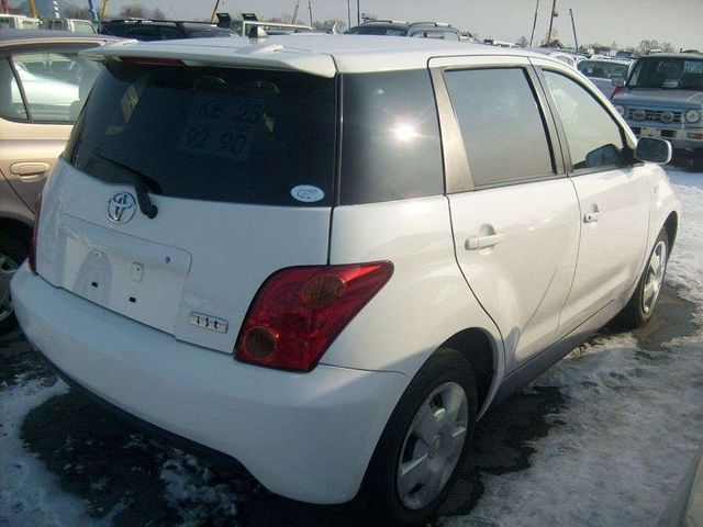 2004 Toyota ist