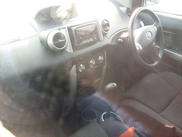 2004 Toyota ist