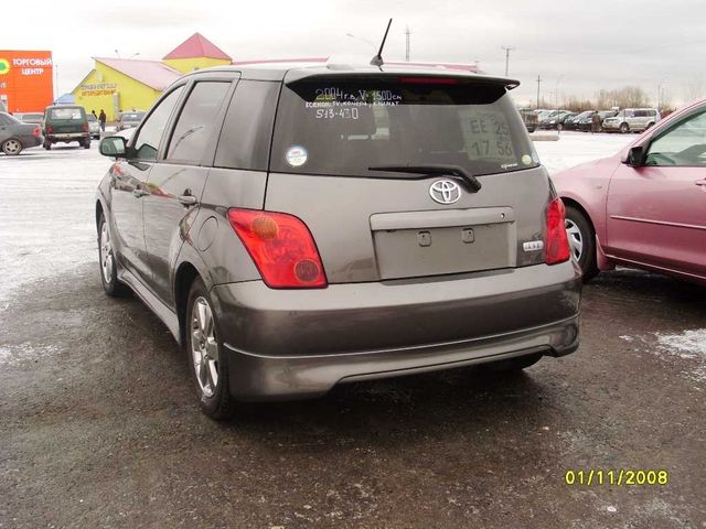 2004 Toyota ist