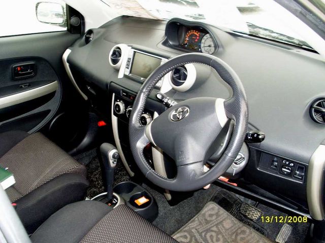 2004 Toyota ist