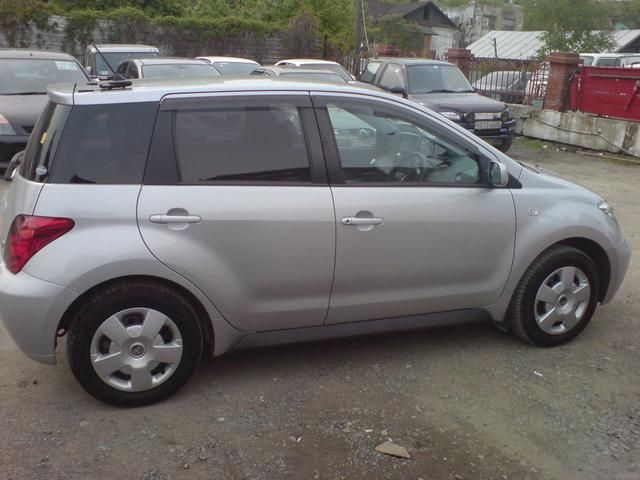 2004 Toyota ist