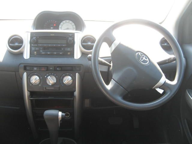 2004 Toyota ist