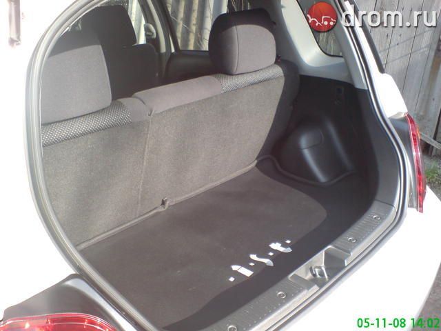 2004 Toyota ist