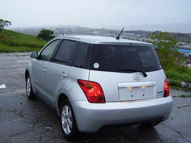 2004 Toyota ist