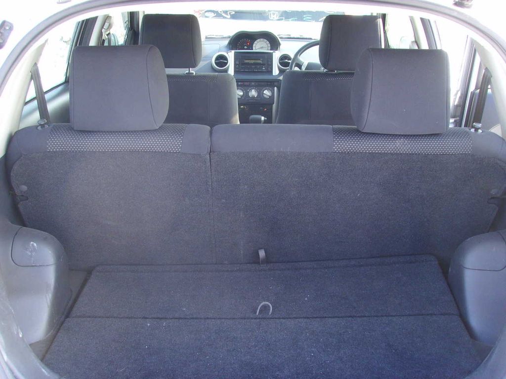 2004 Toyota ist