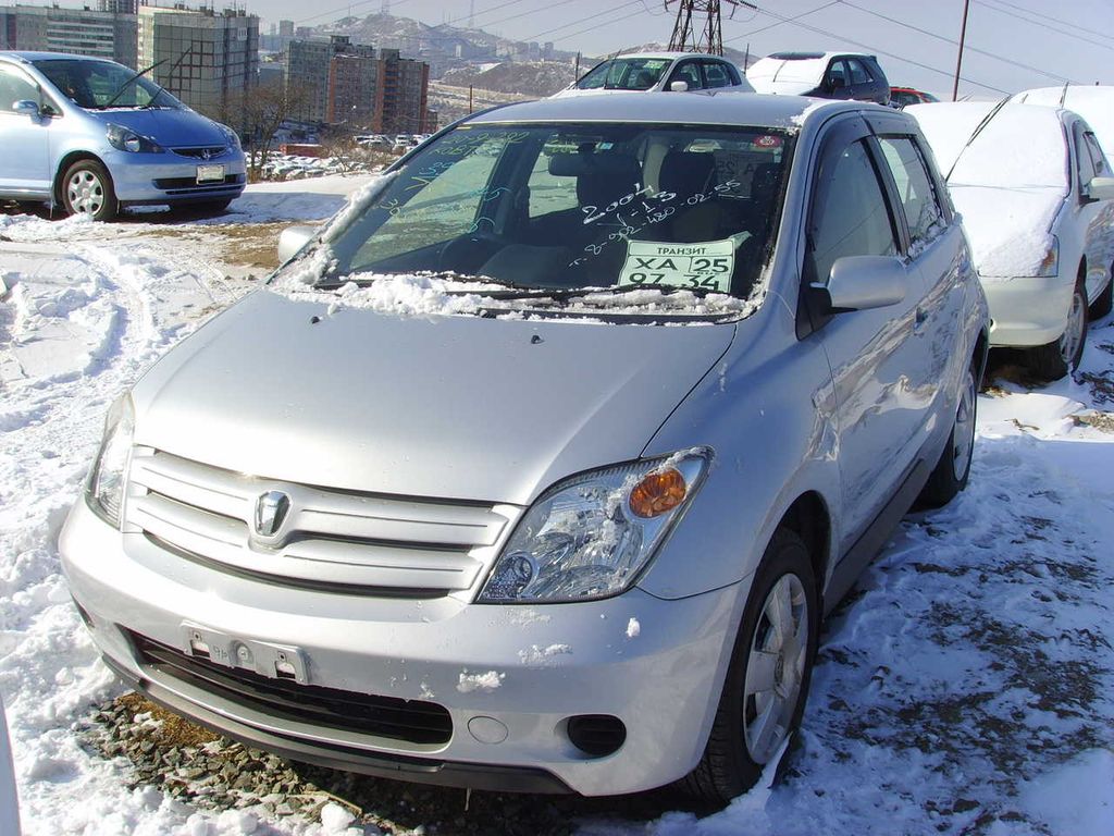 2004 Toyota ist
