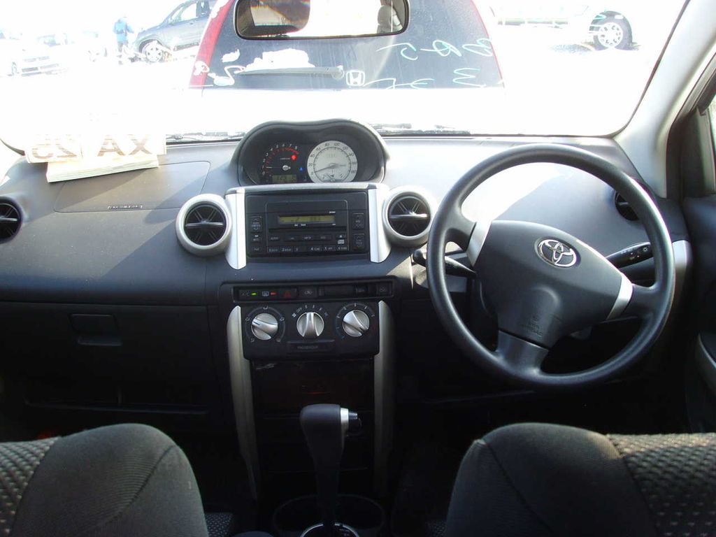 2004 Toyota ist