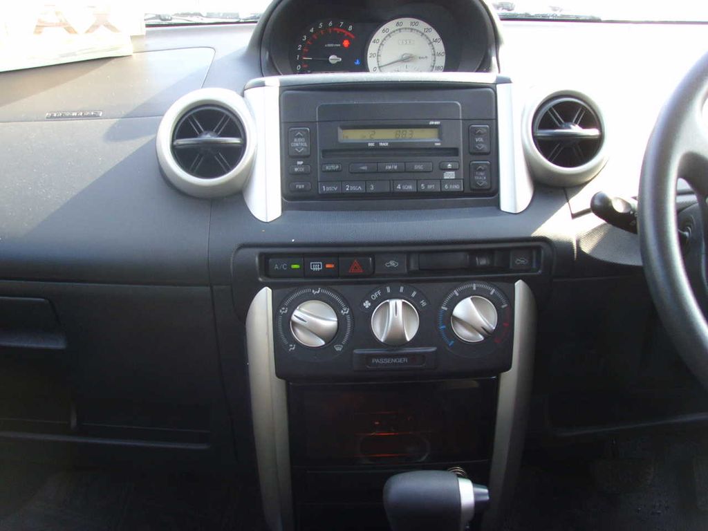 2004 Toyota ist