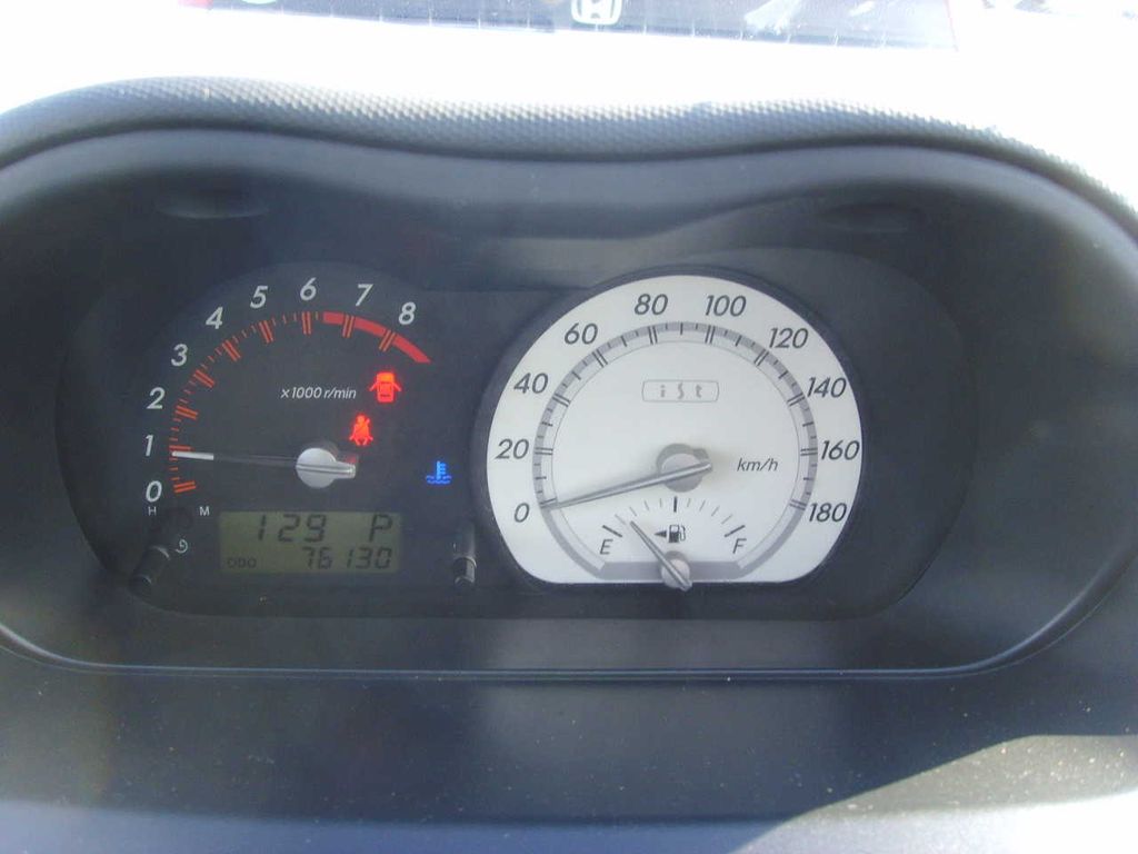 2004 Toyota ist