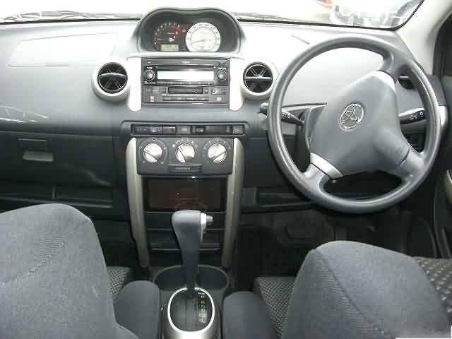 2004 Toyota ist