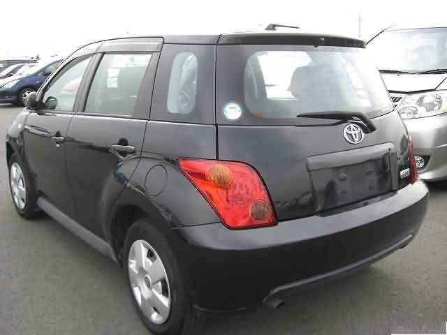 2004 Toyota ist