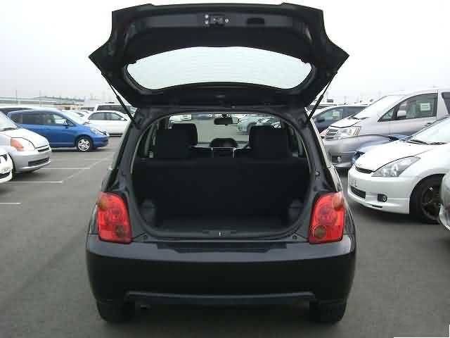 2004 Toyota ist