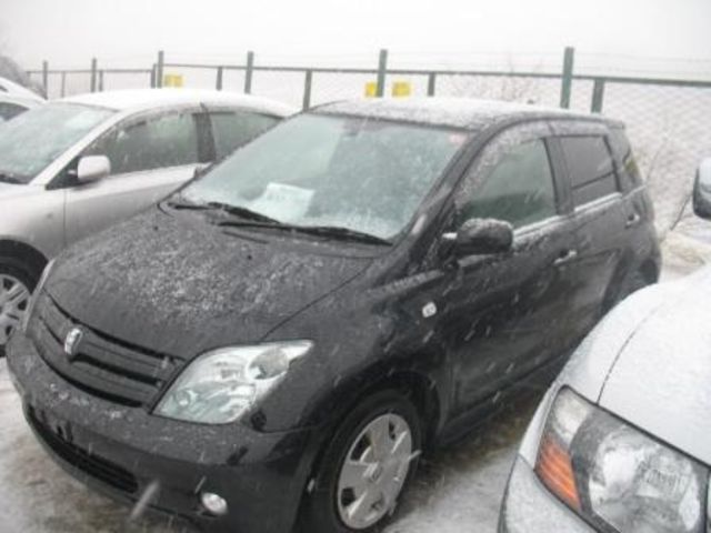 2004 Toyota ist
