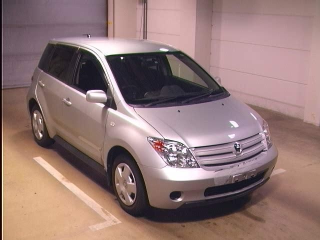 2004 Toyota ist