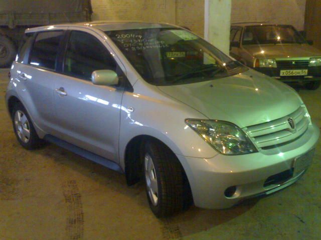 2004 Toyota ist