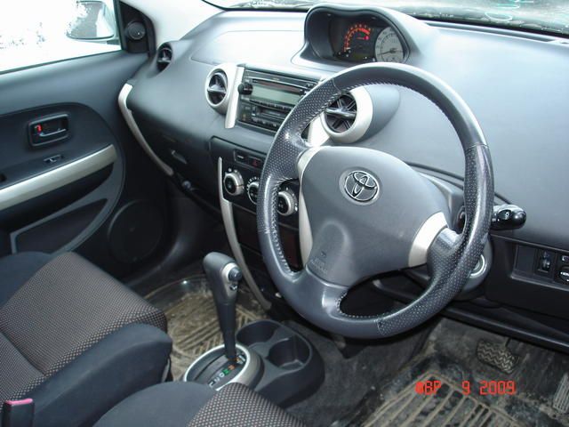 2004 Toyota ist
