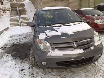 2004 Toyota ist