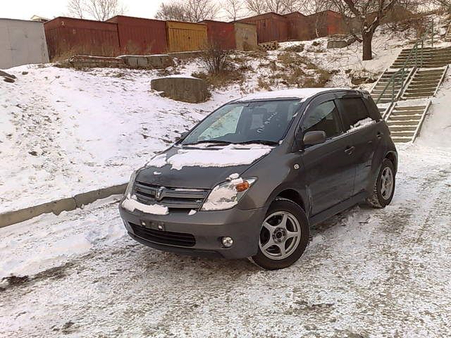 2004 Toyota ist