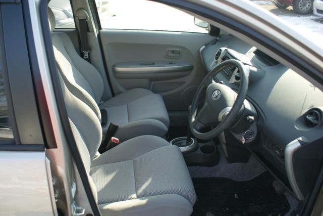 2004 Toyota ist