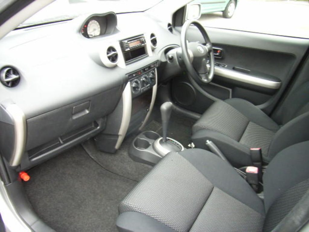 2004 Toyota ist