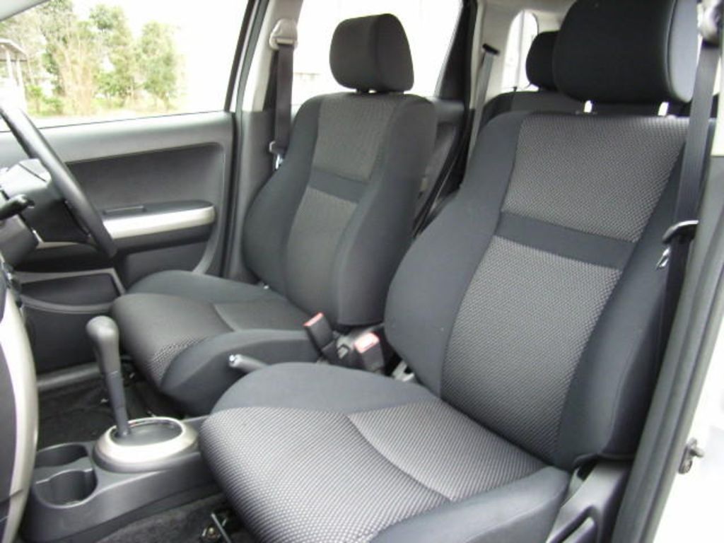2004 Toyota ist
