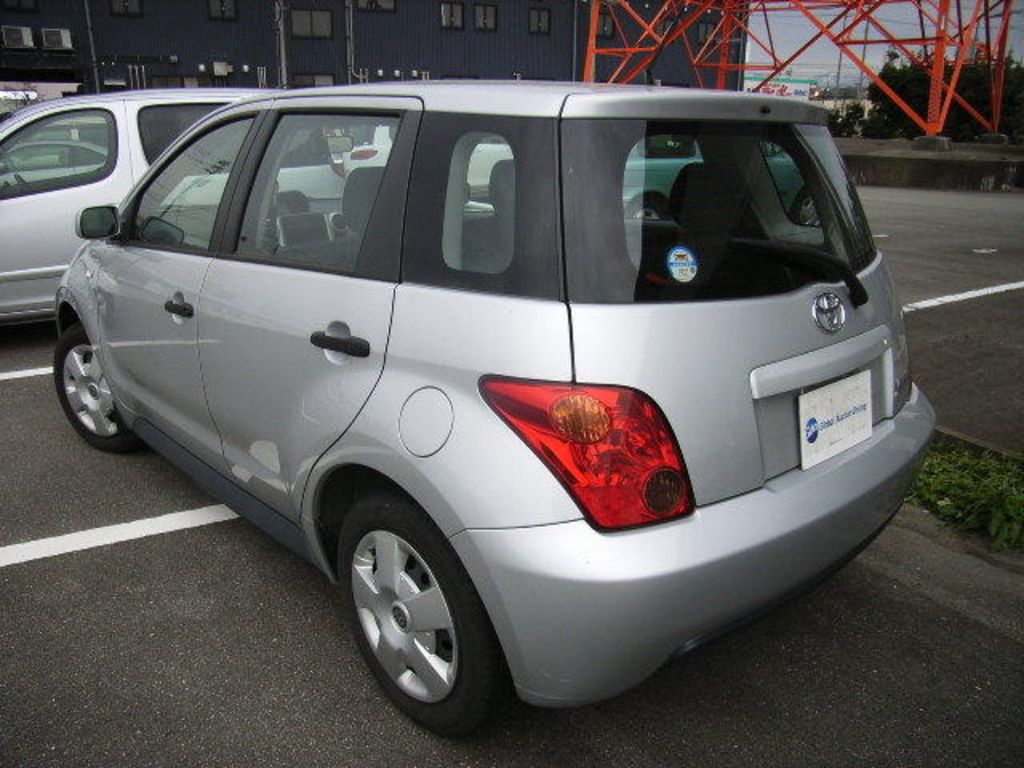 2004 Toyota ist