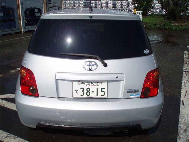 2004 Toyota ist