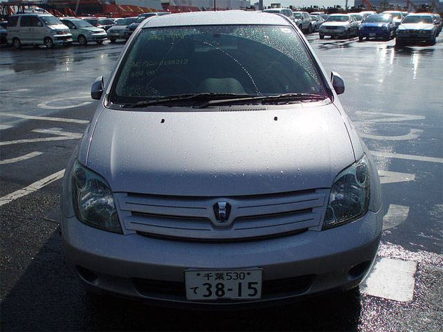 2004 Toyota ist