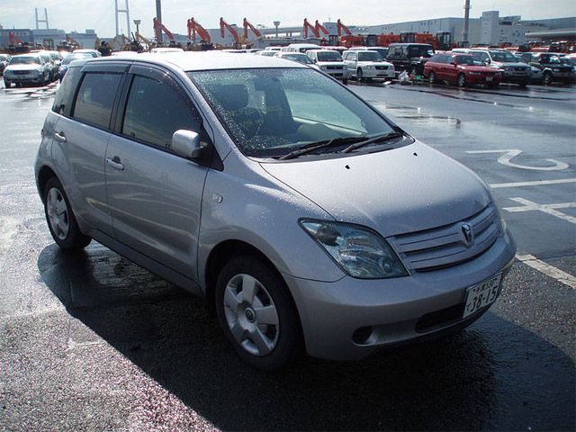 2004 Toyota ist