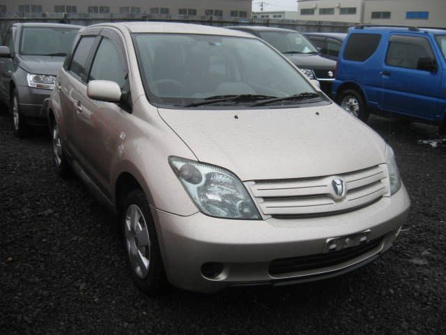 2004 Toyota ist