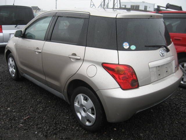 2004 Toyota ist