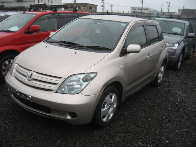 2004 Toyota ist