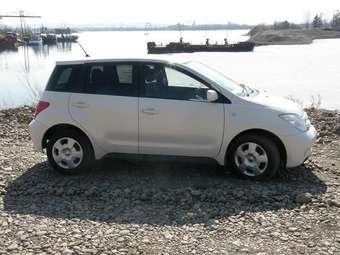 2004 Toyota ist