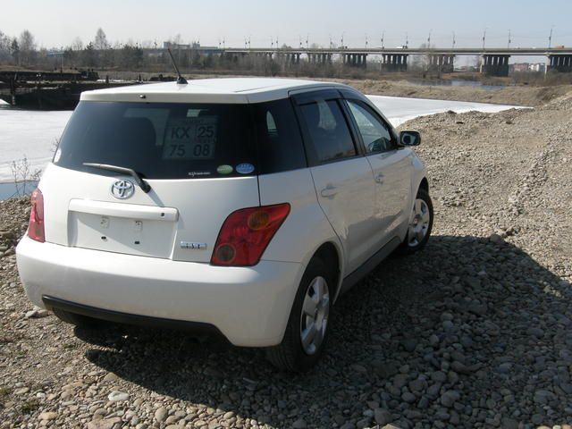 2004 Toyota ist