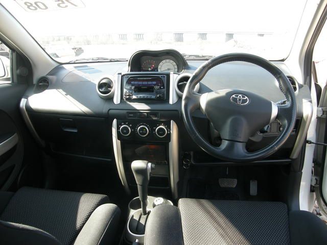 2004 Toyota ist