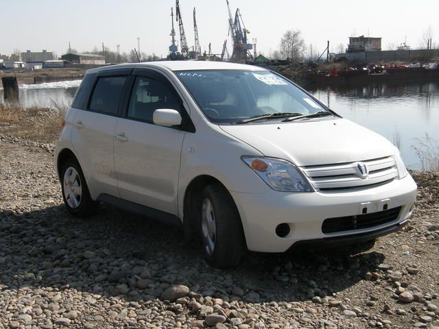 2004 Toyota ist