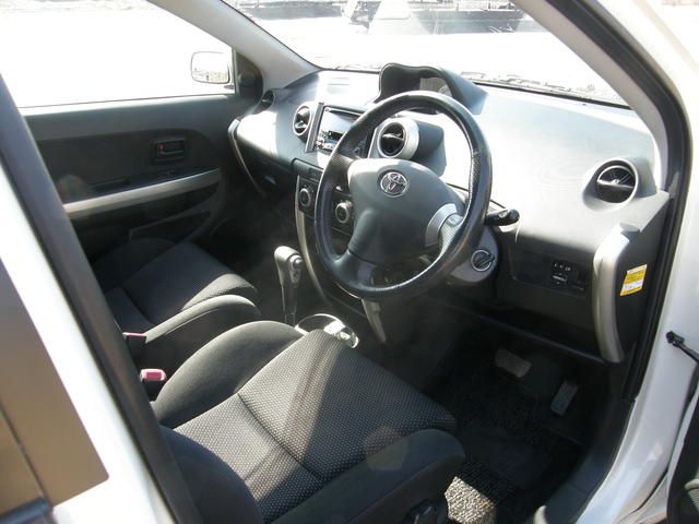 2004 Toyota ist