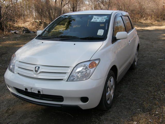 2004 Toyota ist